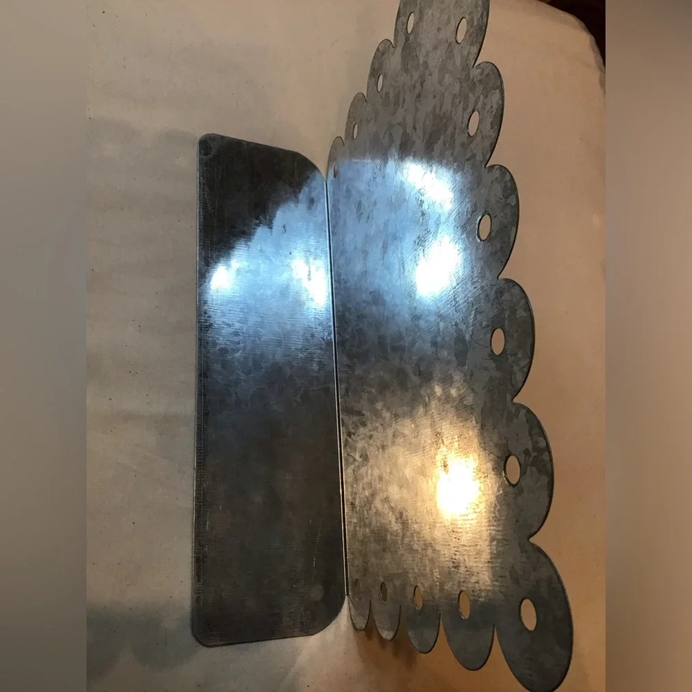 Scalloped Edge Metal Display/Frame